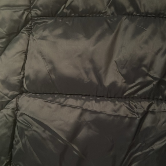 Entro lightweight hooded puffer vest for women. Size S - Picture 9 of 10